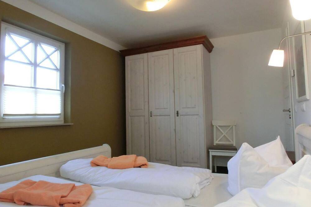Ferienhaus Fh17 - Ferienhaus für 8 Pers. mit Terrasse, Kaminofen und Wlan in Graal-Müritz, Rostock und Umgebung