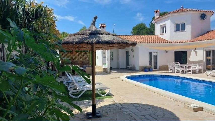 Villa pour 8 personnes, avec piscine ainsi que vue et jardin, adapté aux familles à Calafat - 2