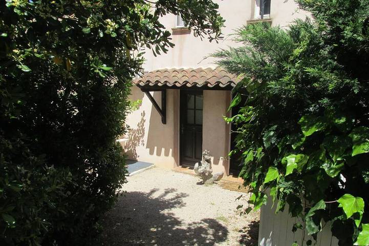 Ferienhaus für 6 Personen, mit Terrasse und Garten sowie Pool - 1