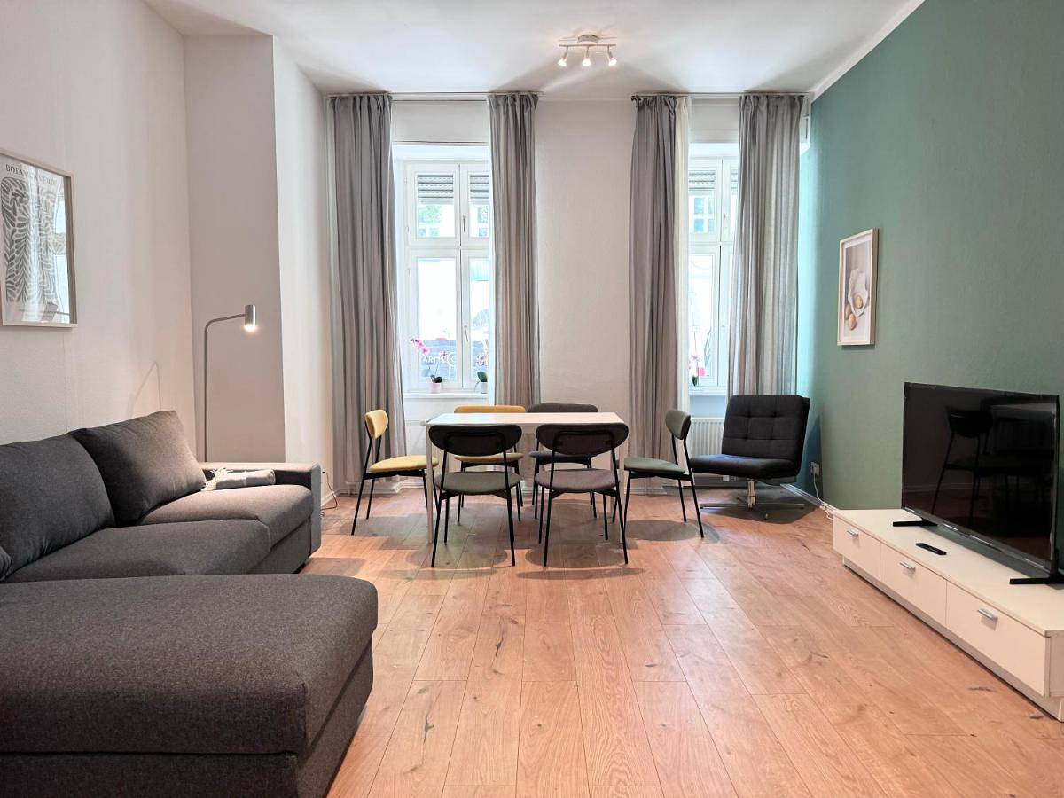 Ganze Wohnung, Three-Bedroom Apartment in Charlottenburg Berlin, Berlin