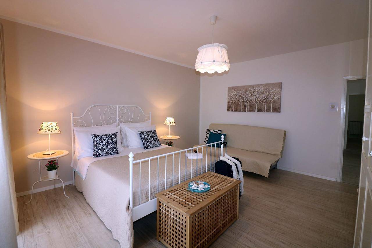 Entire holiday apartment, Rosemary flat with terrace and pool in Vrvari, Porec region
