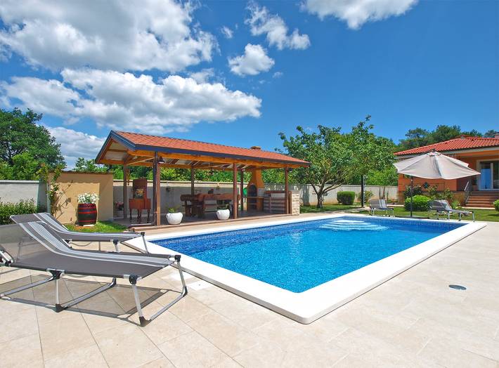 Ferienhaus für 6 Personen, mit Terrasse und Pool in Pula - 4