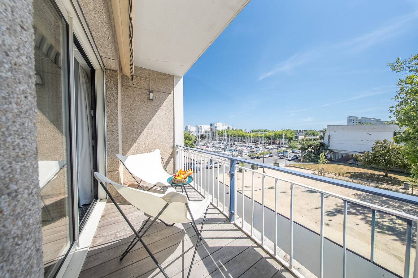 Entire apartment, T3 Standing Vue Port • Garage + Borne in Lorient, Côte des Mégalithes