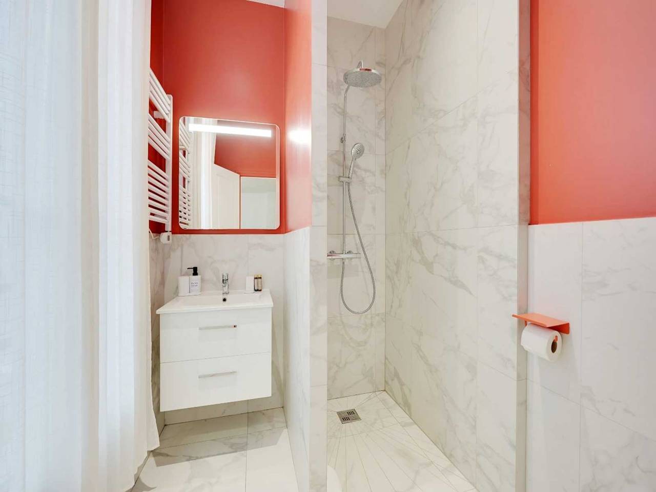 Ganze Wohnung, Modernes Haus mit Klimaanlage in Asnières-sur-Seine, Hauts-de-Seine