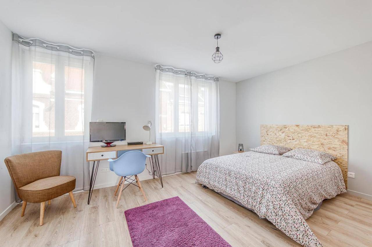 Villa Spacieuse 6 ch/12 personnes/ 6 Sdb Wc privée in Valenciennes, Région de Valenciennes