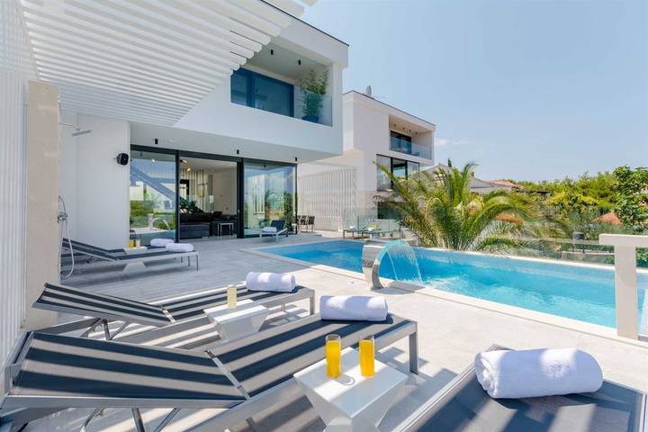 Villa pour 8 personnes, avec balcon à Sutivan - 2