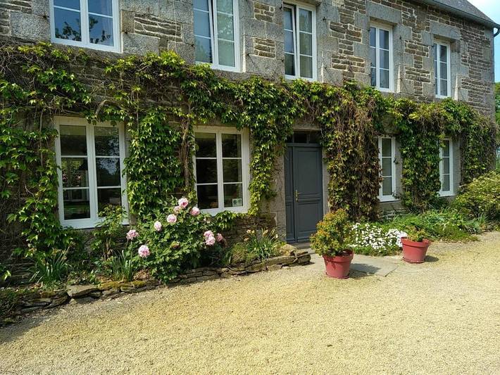 Location de vacances pour 12 personnes, avec Terrasse ainsi que Jardin et Vue à Vassy