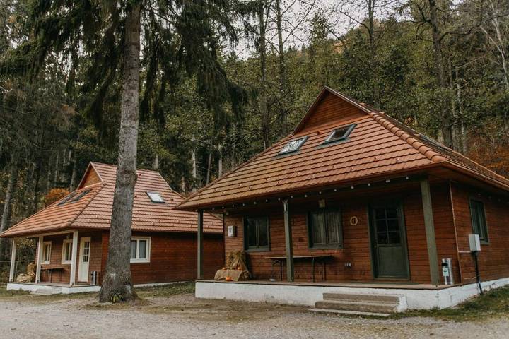 Camping para 8 personas, con Jacuzzi y Terraza además de Jardín y Vistas en Rumania