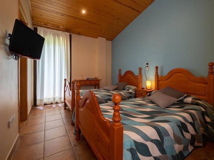 Casa rural para 2 personas, con balcón y vistas además de vistas al lago y jardín en La Ribagorza - 2