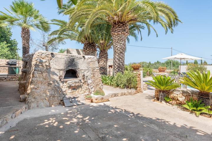 Casa de campo tradicional con Wi-Fi, aire acondicionado, jardín y piscina in Manacor, Mallorca Este