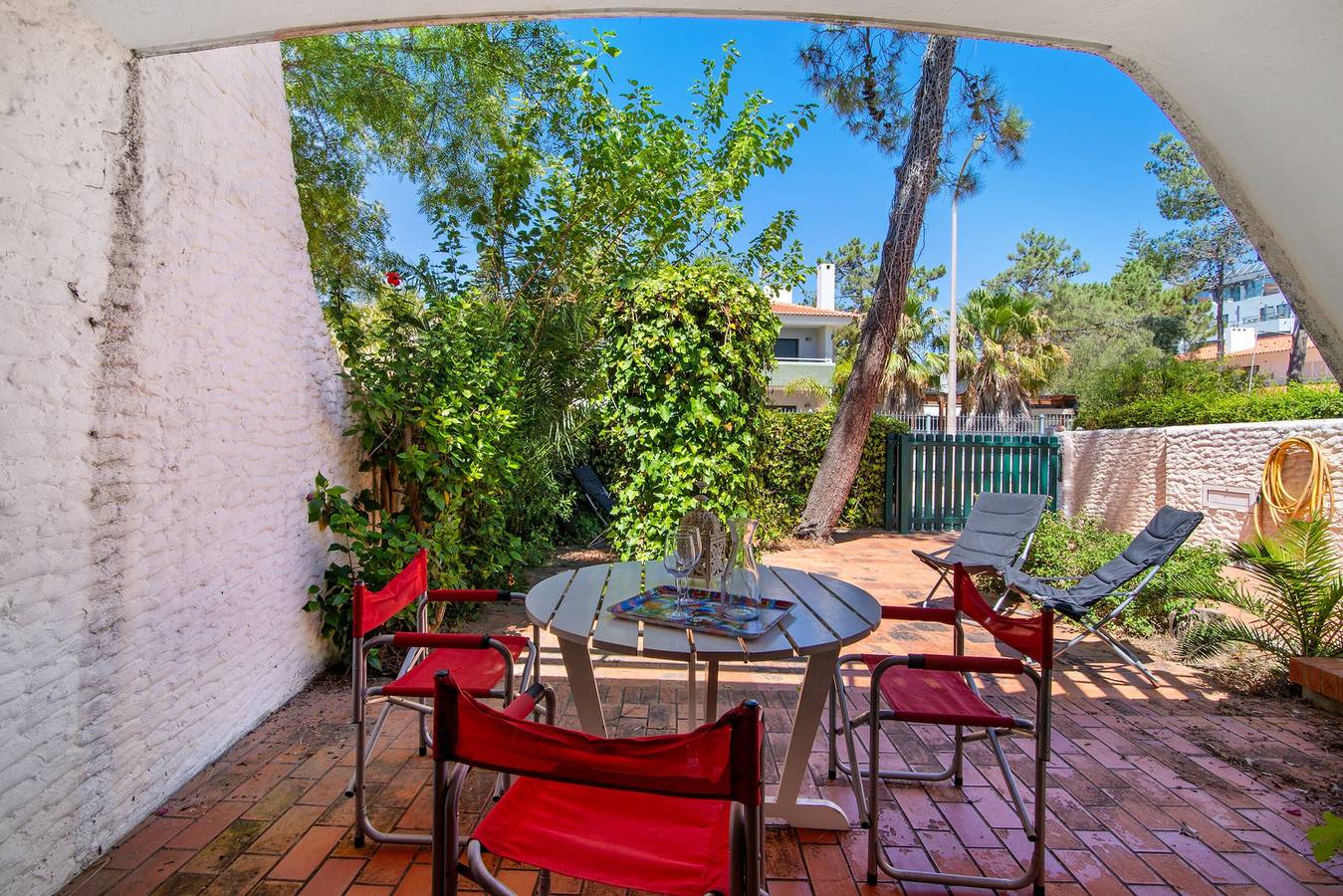 Apartamento inteiro, Apartamento 'Casa Azamor' com terraço privado, jardim privado e Wi-Fi in Monte Gordo, Distrito de Faro