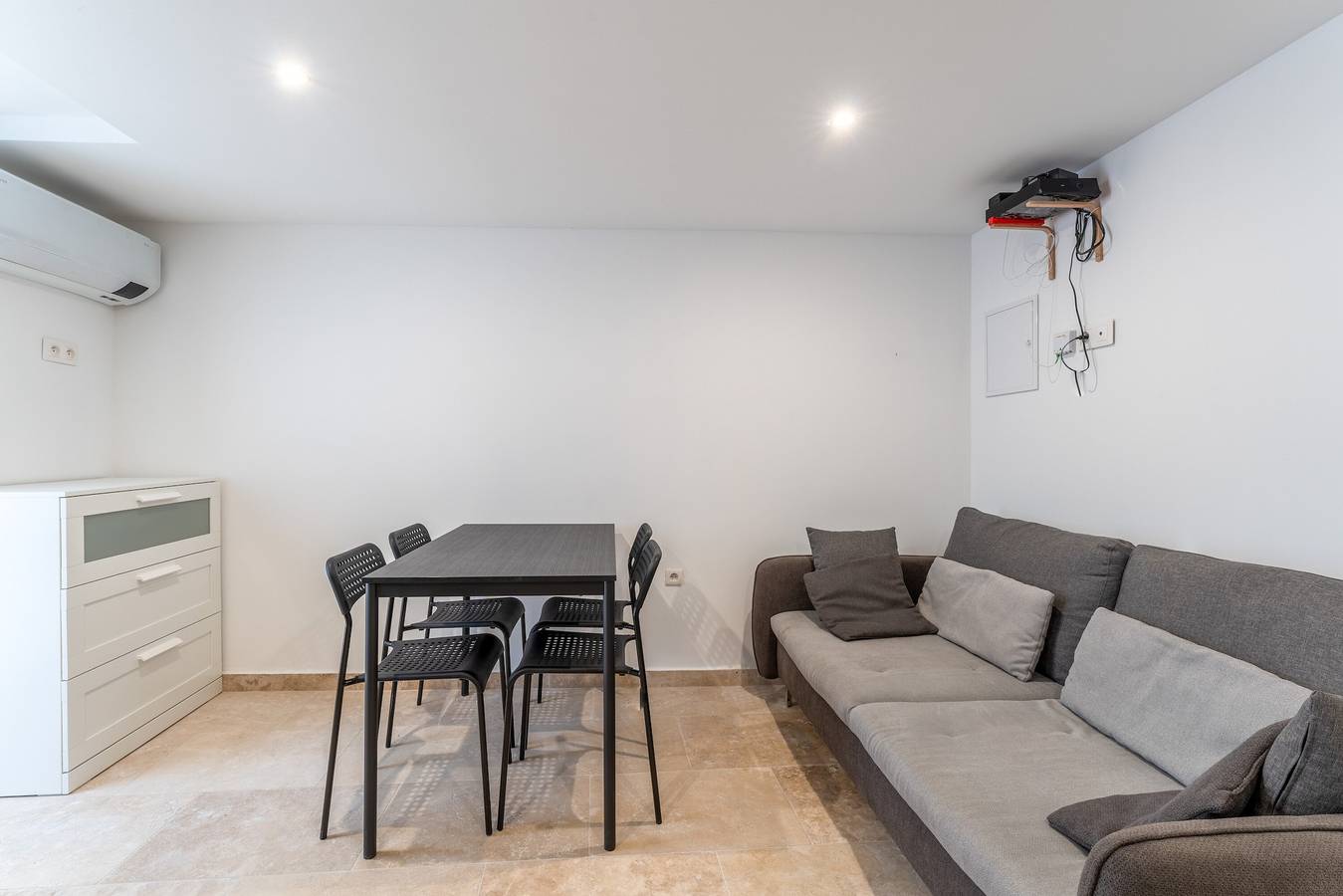 Apartamento entero, Apartamento 'Duplex 11' con Wi-Fi y aire acondicionado in Robion, Parque natural regional del Luberon