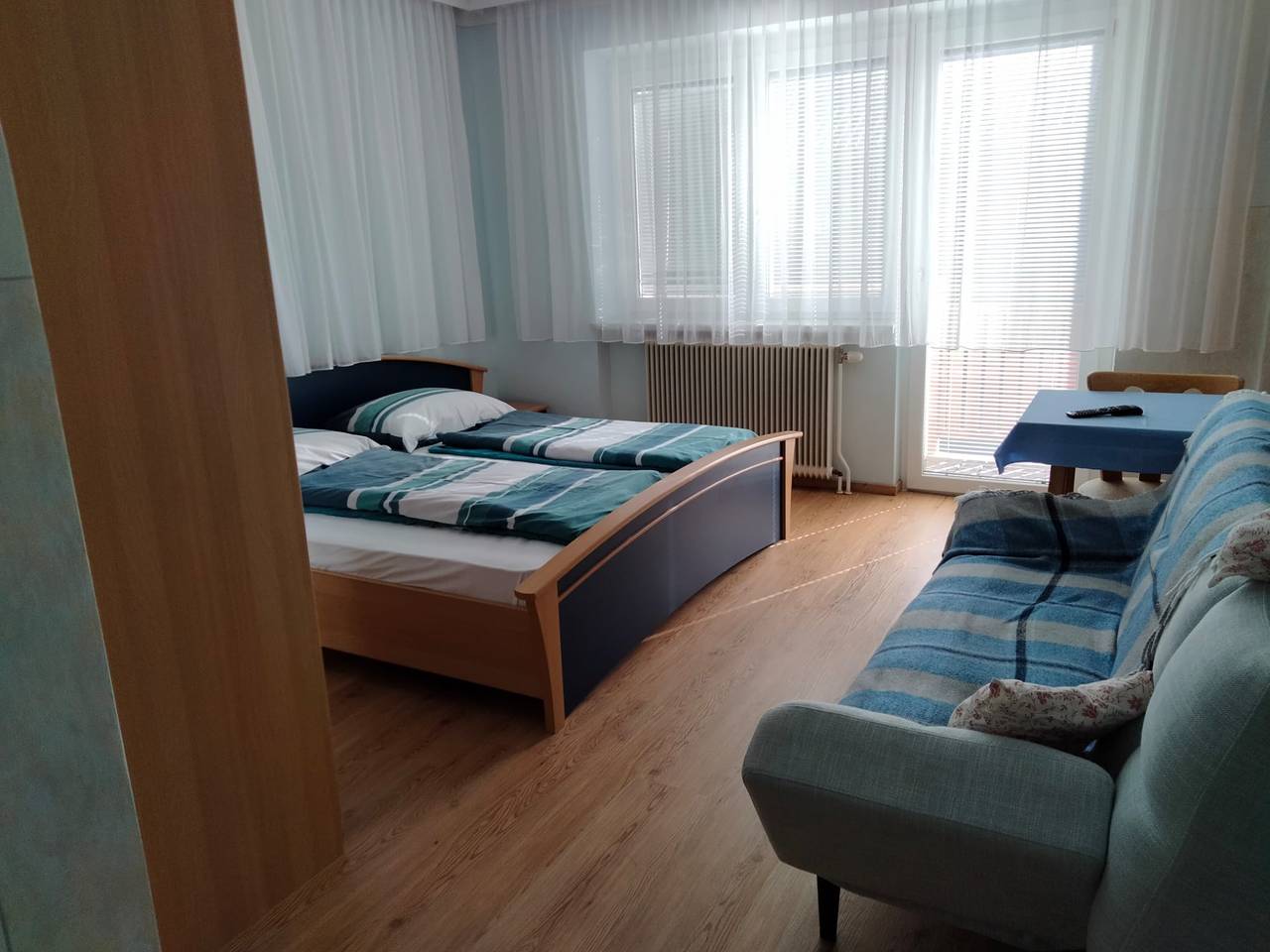 Ferienhof Kreutzer - Doppelzimmer (25qm) mit Fernseher in Kirchschlag, Bezirk Zwettl