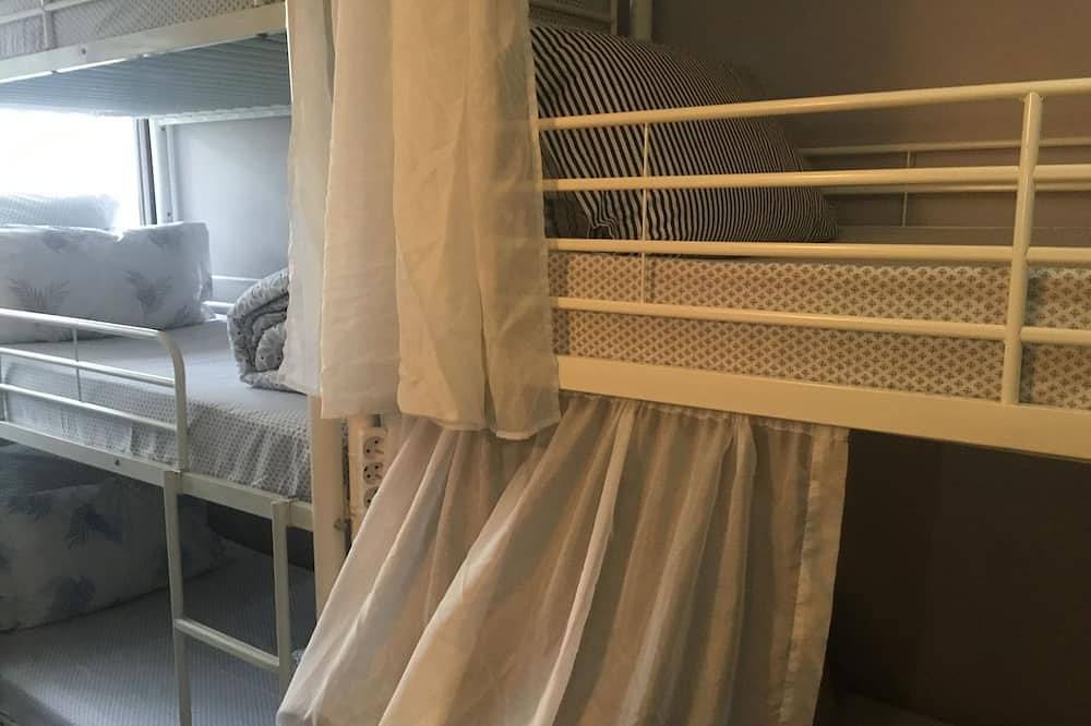 Entire apartment, Parisian dorm shared room  [ Just for sleep daily from 20h to 10h ] in Bobigny, Seine-Saint-Denis