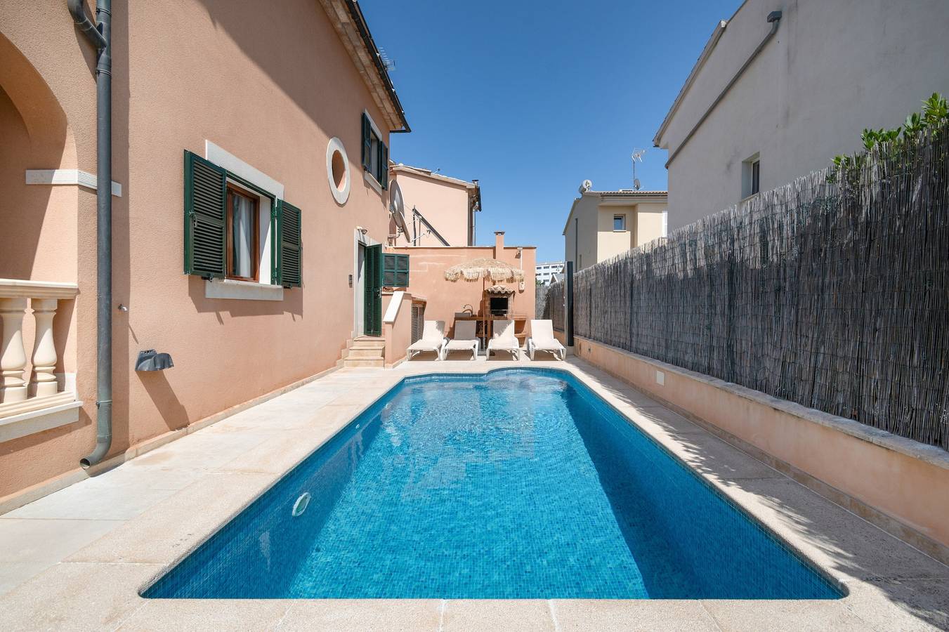 Villa „2026 Sonnenfinsternis Plus Pool“ mit Bergblick, Wlan und Klimaanlage in Alcúdia, Mallorcas Küste