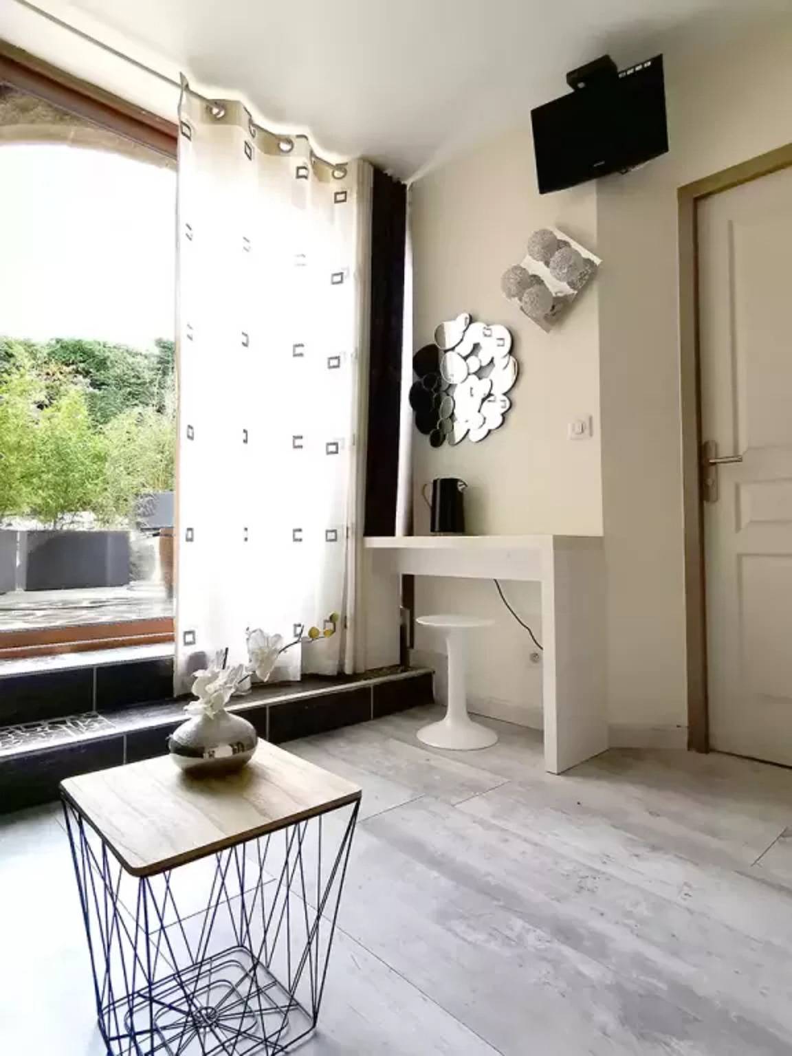 Chambres d'hôtes - Les Baumes avec piscine partagée, Wi-Fi et climatisation in Mostuéjouls, Parc naturel régional des Grands Causses