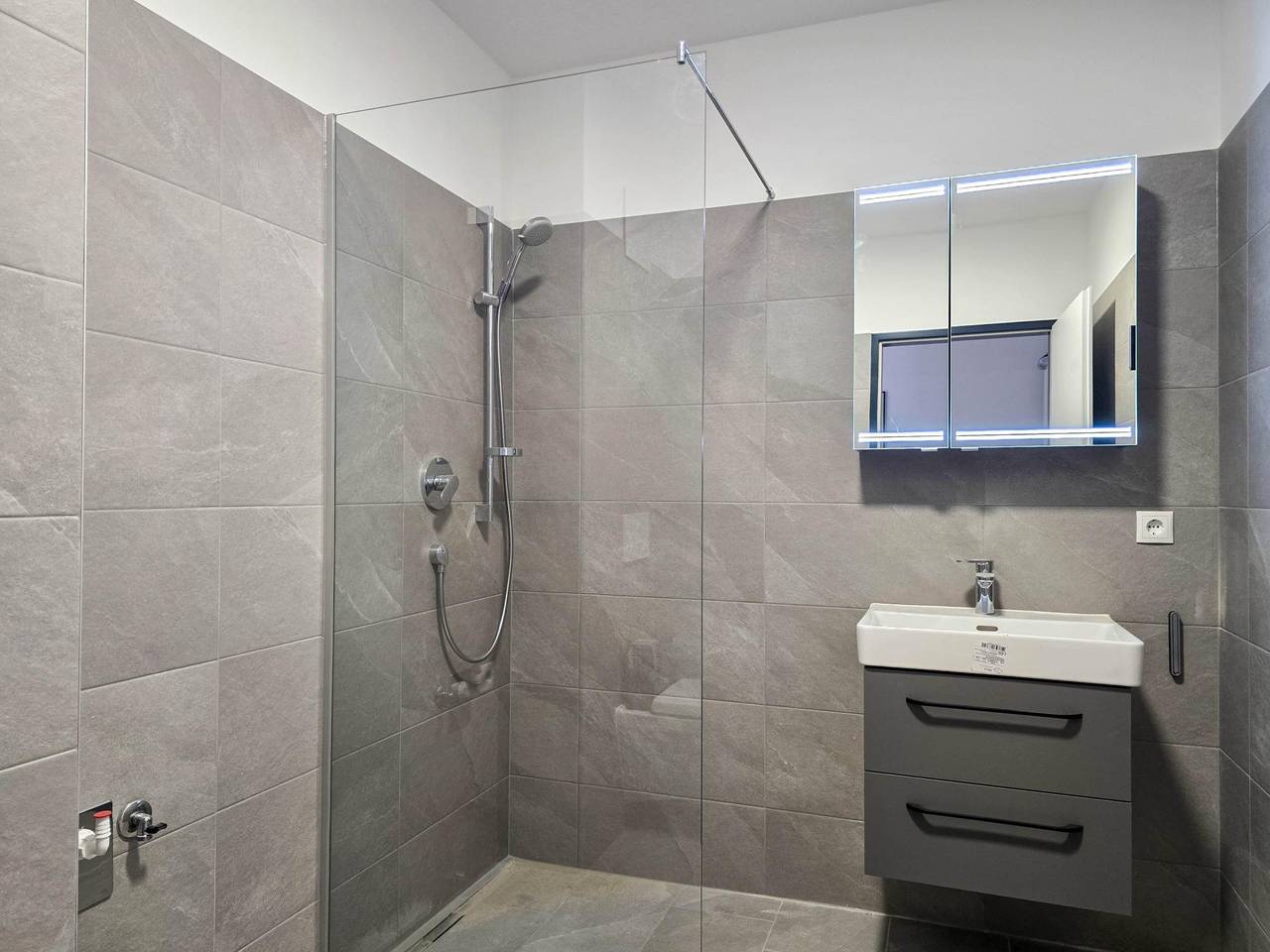 Ganze Wohnung, Hochwertiges Apartment im Zentrum von Jenbach in Jenbach, Bezirk Schwaz