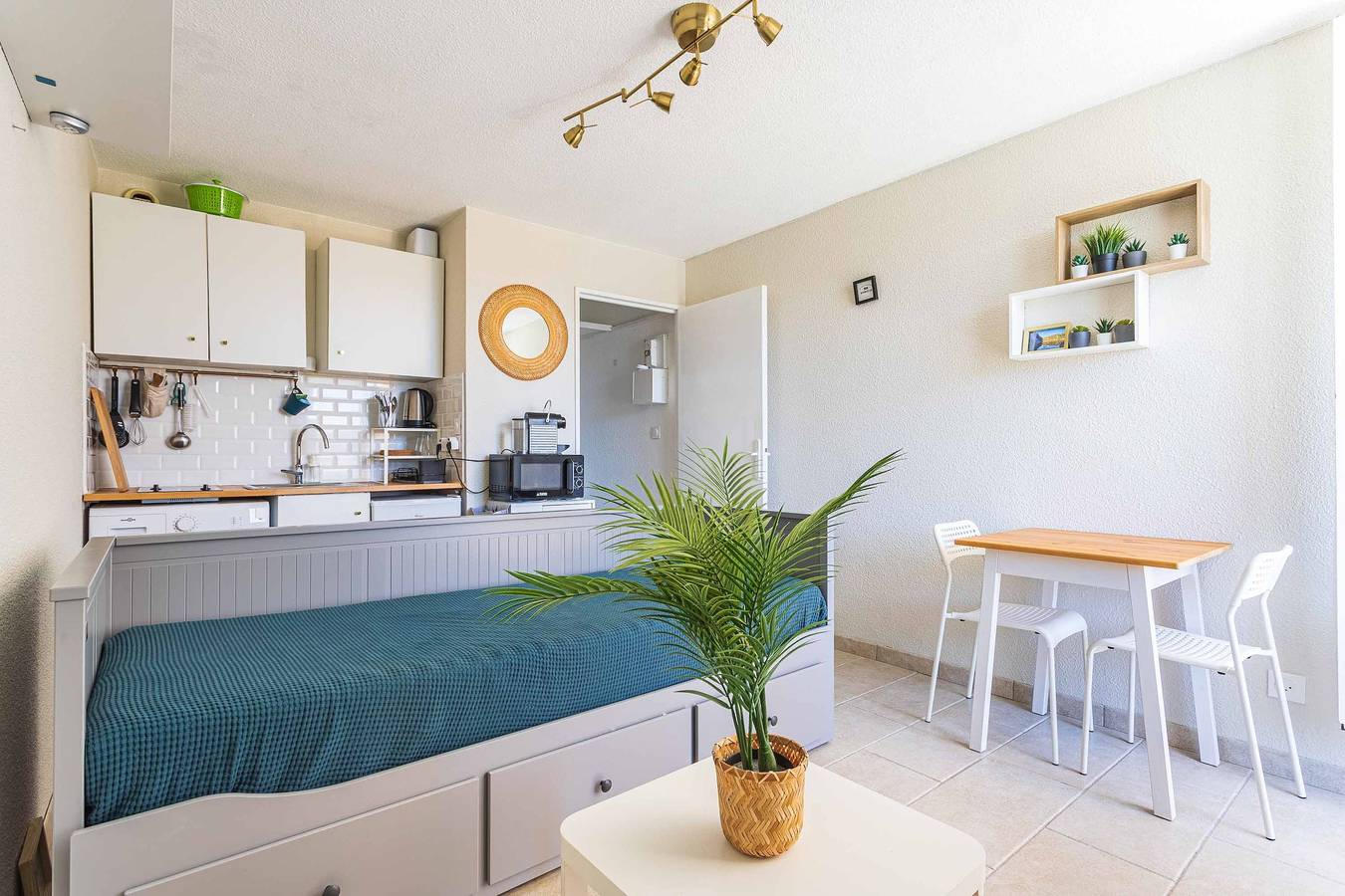 Entire apartment, Le Mimosa Ensoleillé - À 400 m de la plage in Bormes-les-Mimosas, Parc national Port-Cros
