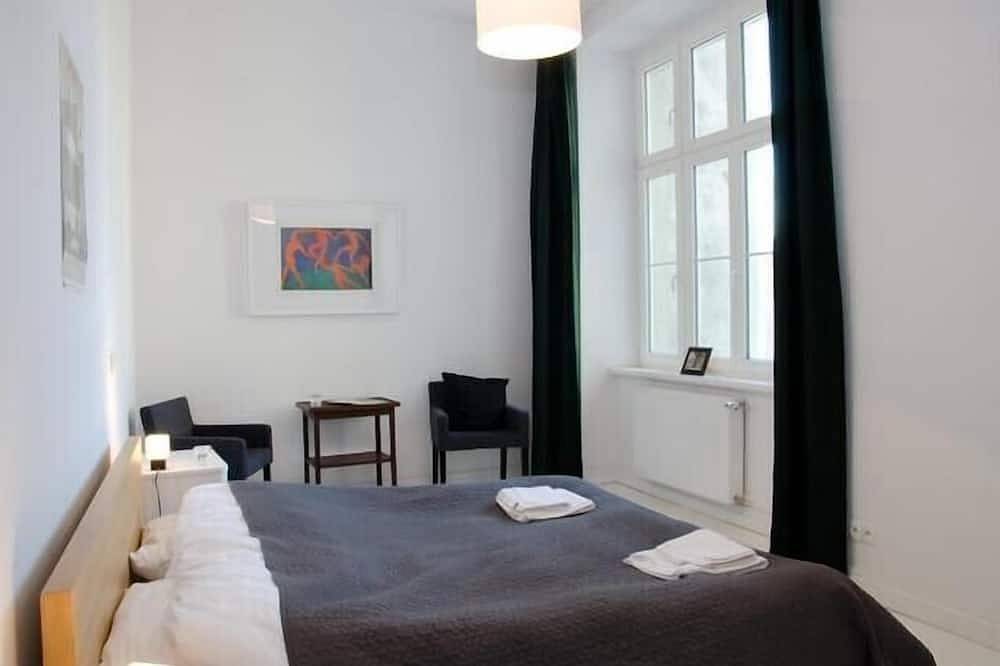 Ganze Wohnung, 3 Zi, 2 Wc-Bäder Stilv. eingerichtete Altbau Fewo, max 6 Pers, 110m², Tiefgarage in Breslau, Niederschlesien