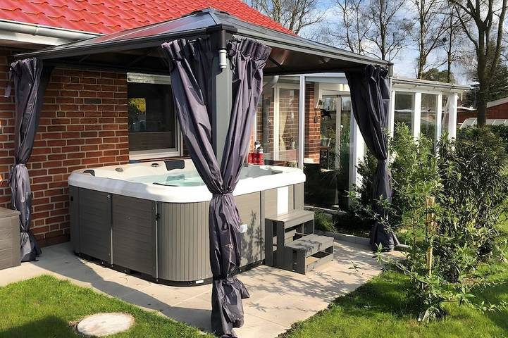 Ferienhaus für 5 Personen, mit Whirlpool und Sauna sowie Garten