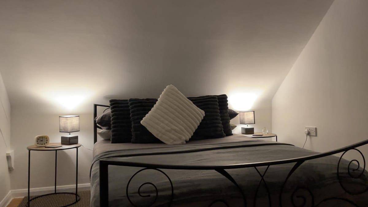 Entire holiday apartment, Apartment Sleeps 2 with Wi-Fi in Ludlow (Shropshire), Shropshire Hills