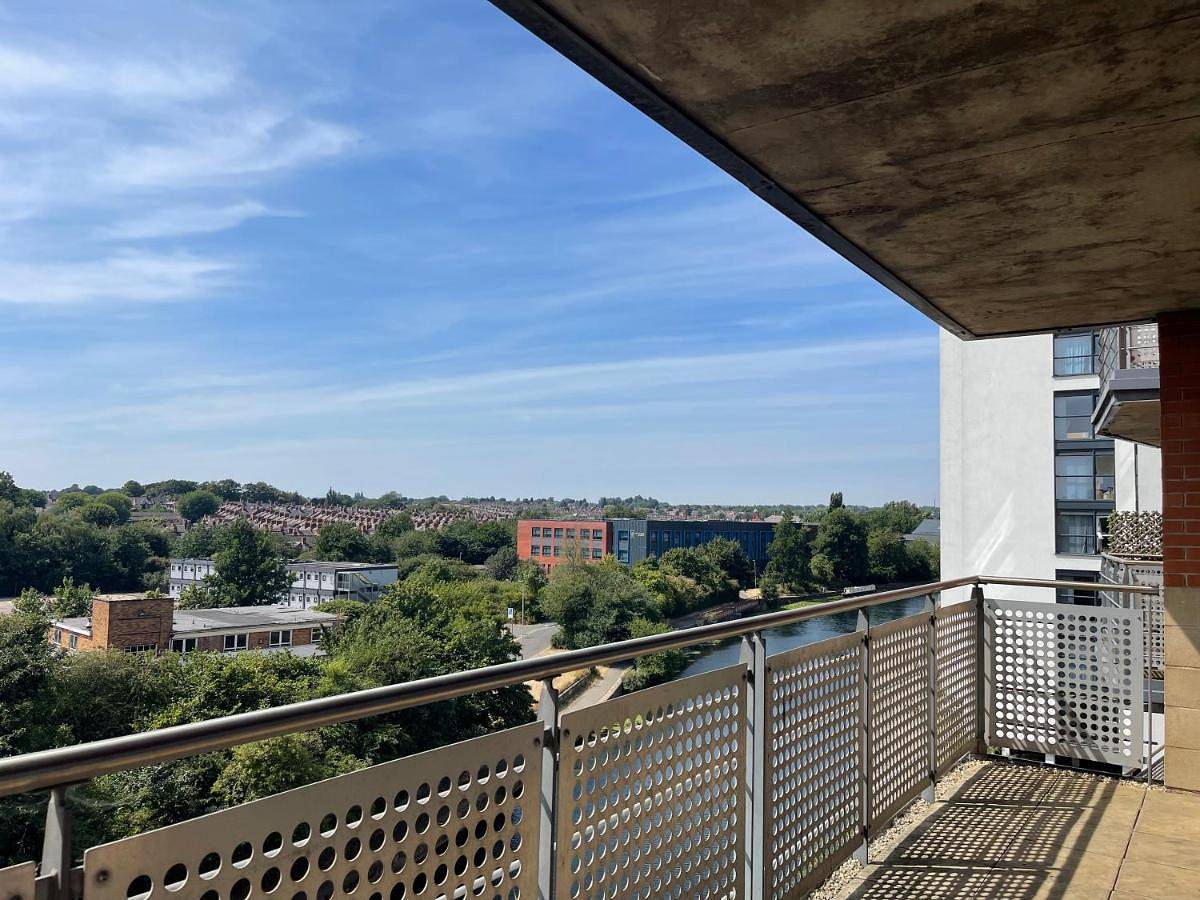 Entire apartment, Two-Bedroom Apartment in Leicester, Heart of England