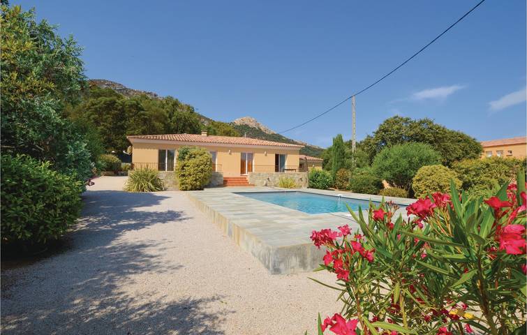 Location de vacances pour 8 personnes, avec terrasse ainsi que piscine et jardin à Algajola - 2