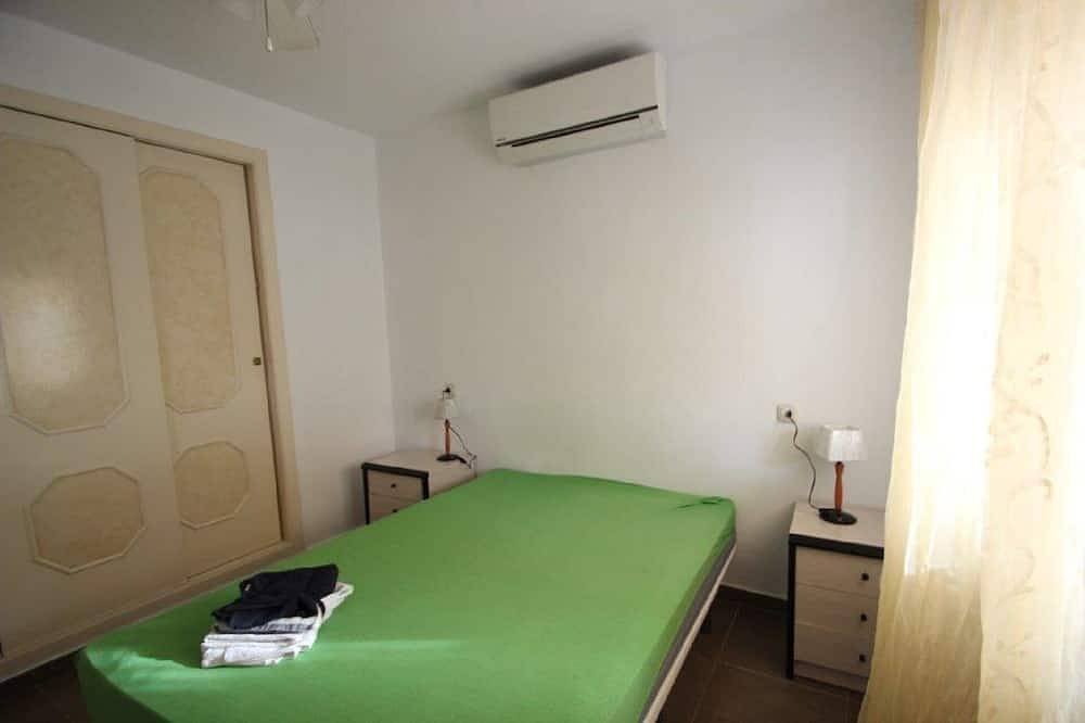 Villa 4 Chambres + 2 Salles De Bains + Piscine + Wifi + Climatisation Dans Toutes Les Chambres! in Torrevieja, Costa Blanca