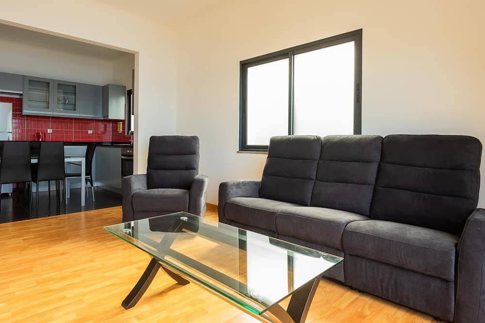 3-bedroom apartment fully equipped with a beautiful sea view. in Arco da Calheta, Madeira