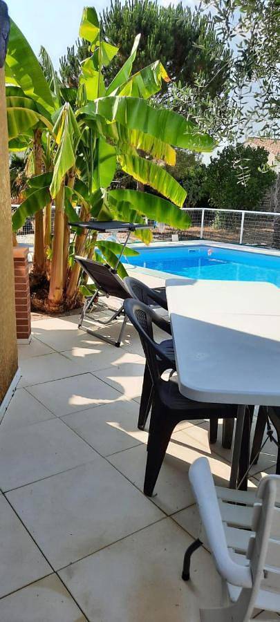 Gîte pour 2 personnes, avec Terrasse et Jardin ainsi que Piscine et Vue dans Orban