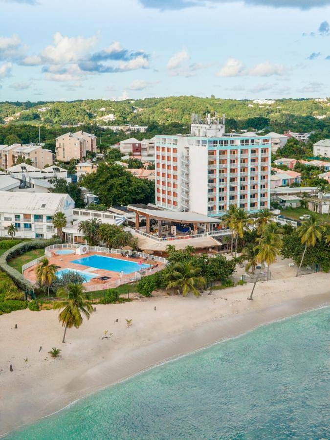 Hôtel pour 3 personnes, avec jardin et vue ainsi que piscine et bassin pour enfant
