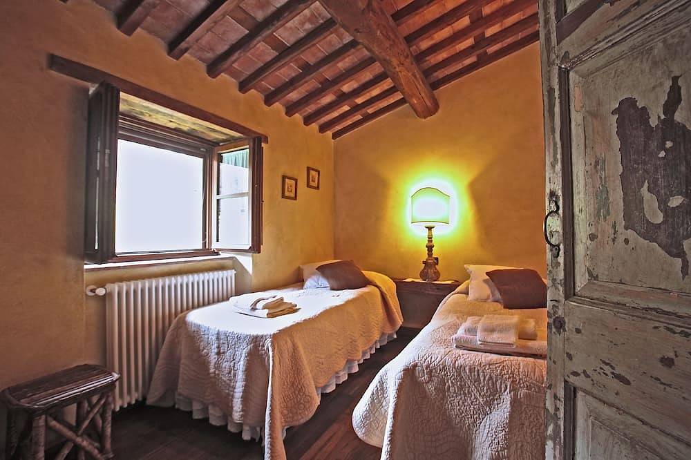 Entire apartment, Romantic apartment in Tuscany country side villa, wonderful view in the nature in Pieve Fosciana, Garfagnana