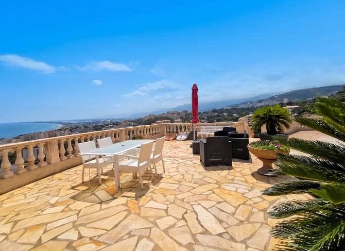 Appartement entier, Appartement Vue Mer à Bastia, terrasse et piscine privée. in Bastia, Cap Corse