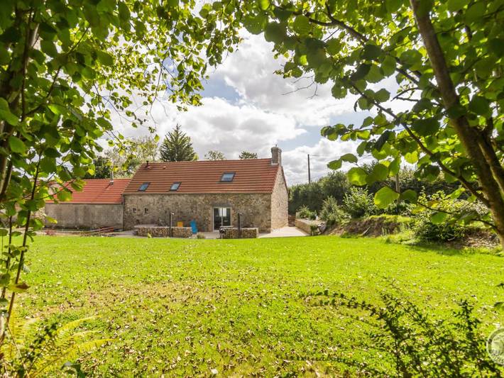 Gîte pour 6 personnes, avec jacuzzi ainsi que jardin et terrasse à Tollevast
