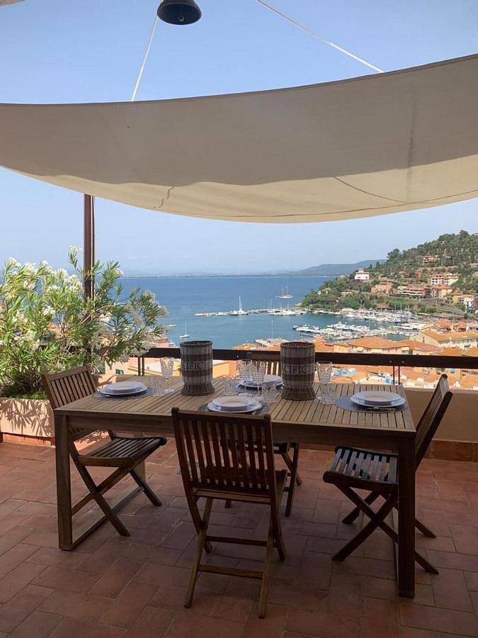 Ferienhaus für 5 Personen, mit Balkon und Terrasse sowie Pool und Ausblick