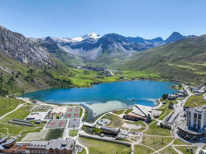 Hôtel pour 2 personnes, avec piscine et terrasse ainsi que sauna et vue