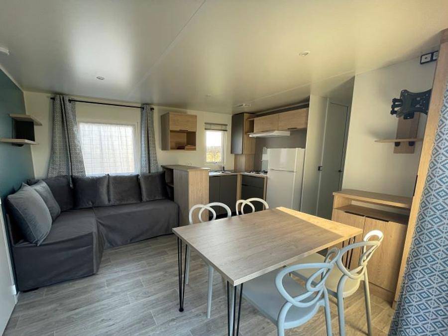 Flower Camping Loire et Châteaux - Mobilheim 6 personen - Komfort 35M2 (3Sch-6Pers) + überdachte Terrasse in Bréhémont, Loire-Tal