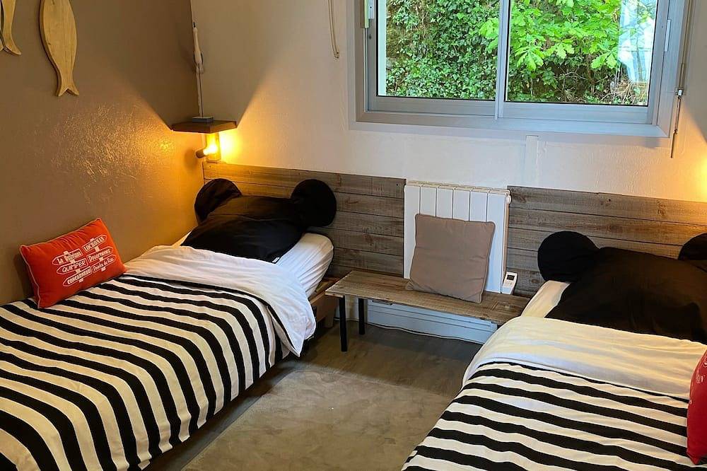 House With Direct Sea Access On 18000 M2 Of Woodland in Argol, Châteaulin und Umgebung