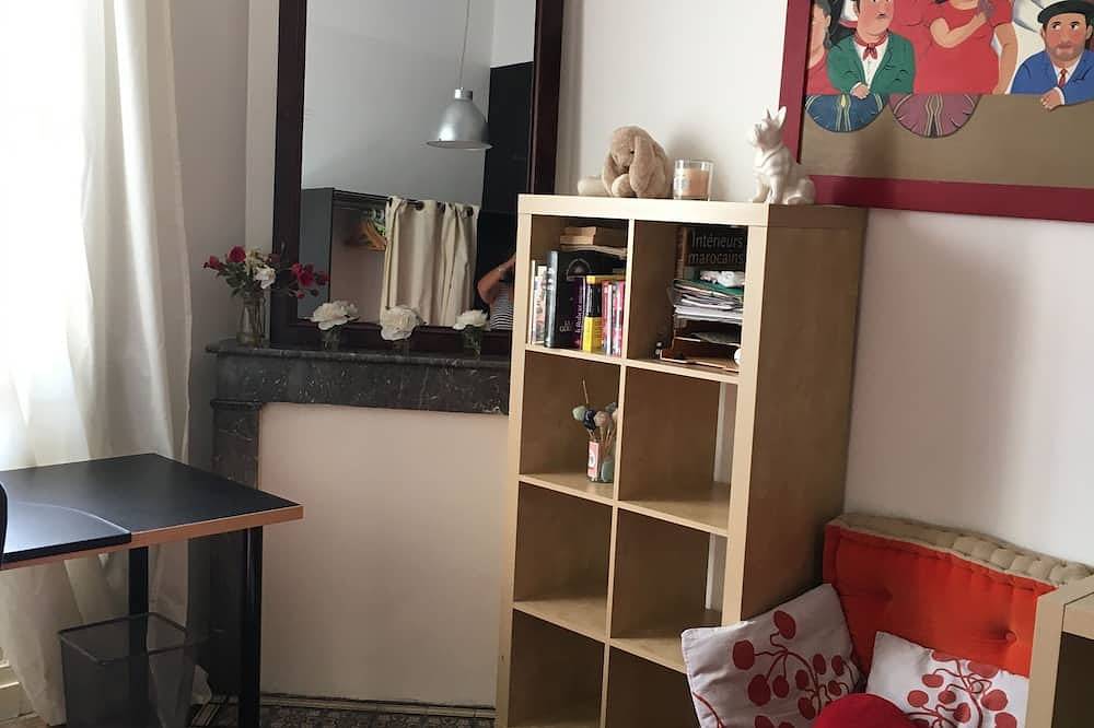 Spacious 15m2 room near Chu and university in Talence, Bordeaux region