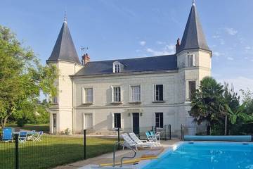 Location de vacances pour 20 personnes, avec jardin ainsi que terrasse et jacuzzi à Saint-Avertin