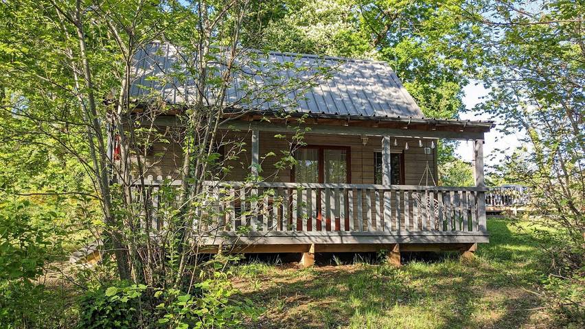 Chalet pour 6 personnes, avec jardin ainsi que terrasse et piscine, animaux acceptés