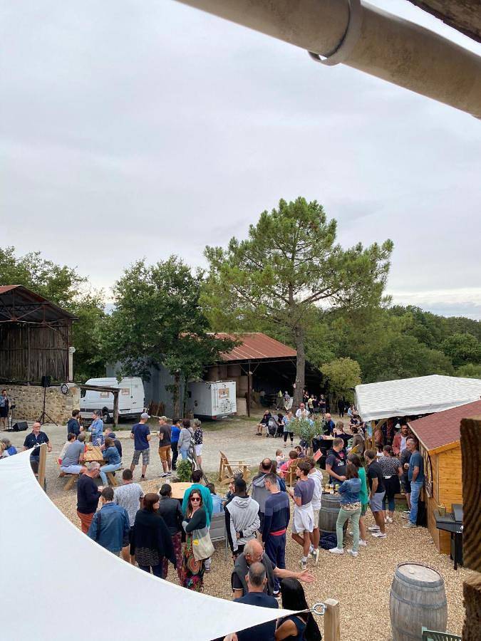Tente Au Plus Proche Des Ânes in Bressuire, Deux-Sèvres