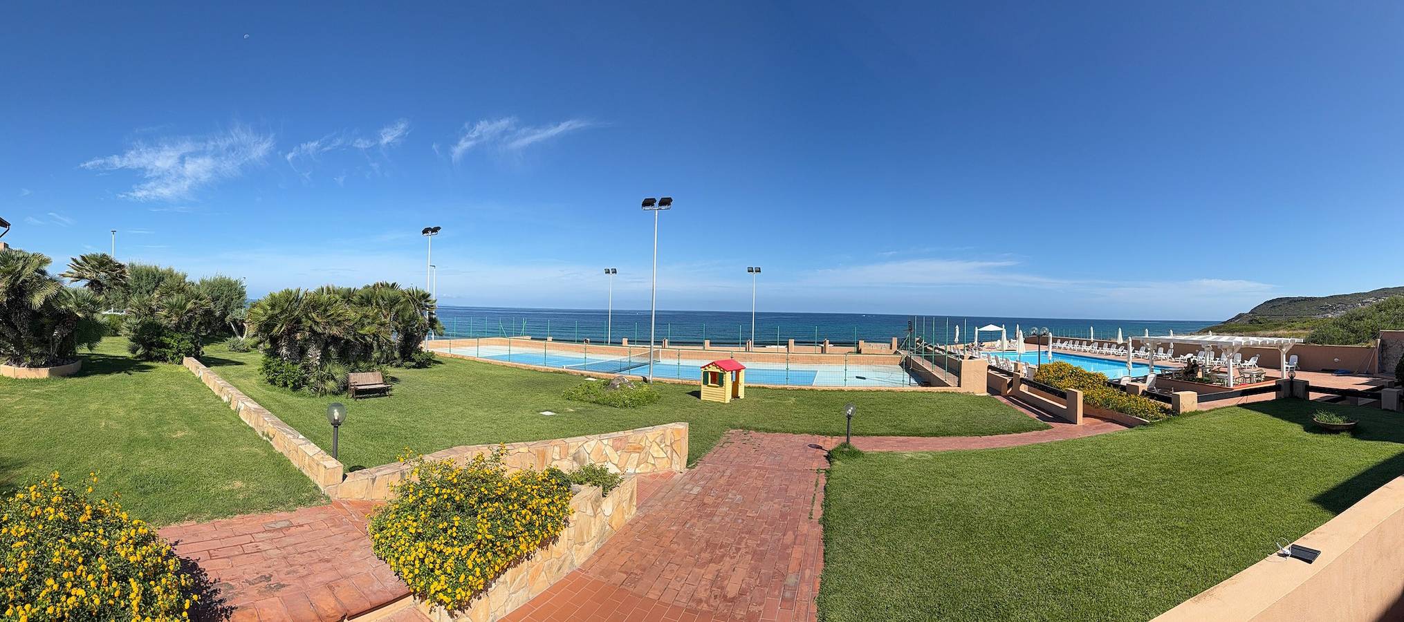Appartamento intero, Appartamento 'Villa Elena' con Vista Mare, Piscina in Comune e Aria Condizionata in Lu Bagnu, Castelsardo