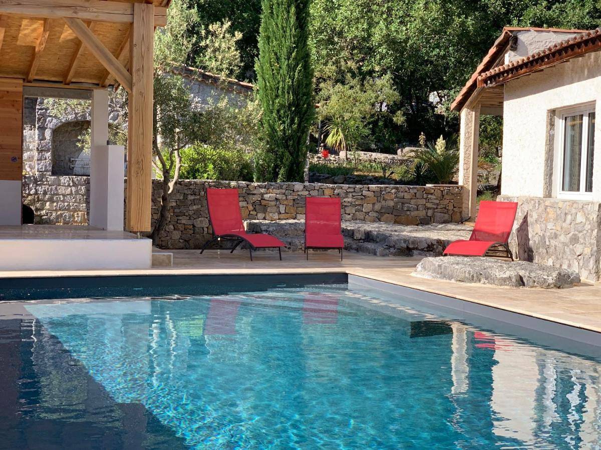 Chambre d'hôtes avec climatisation, terrasse privée et accès piscine in Saint-Alban-Auriolles, Ardèche