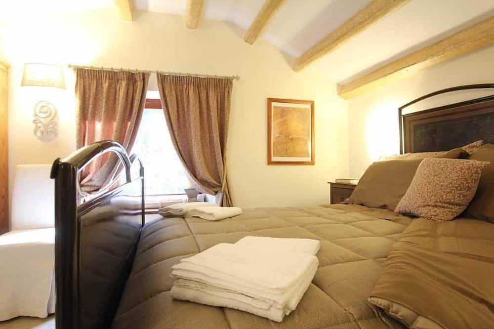 Le Fate. rent our e bike to visit all Umbria and enjoy our fantastic pool in Spoleto, Perugia Province