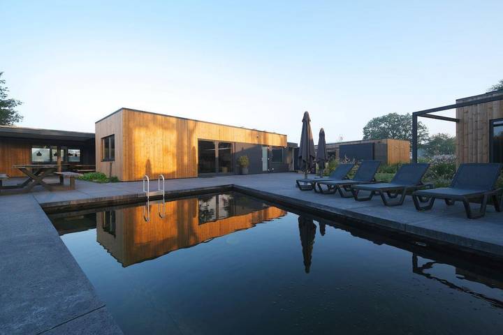 Villa voor 20 personen, with sauna and terras as well as tuin in de Achterhoek