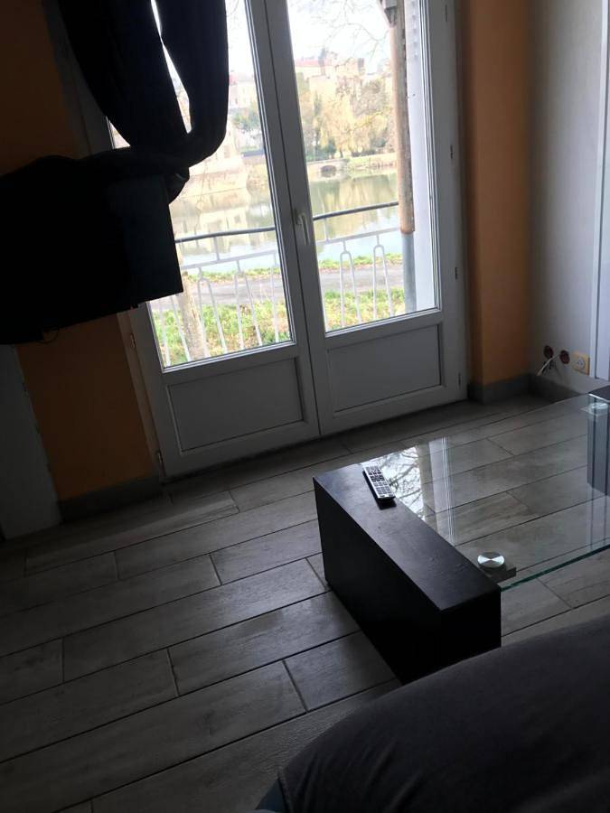Appartement entier, Résidence bord de Loire route euro 6 in Decize, Nièvre