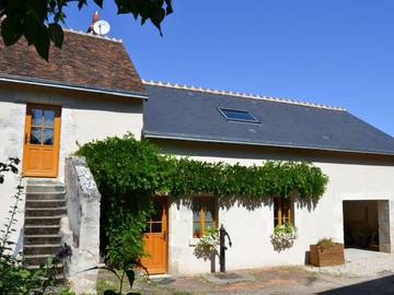Gîte pour 8 personnes, avec terrasse à Molineuf