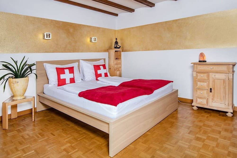Swisshut Stunning Views Alps & Lake - Chalet Antara in Sigriswil, Meer van Thun