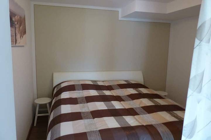 Ganze Wohnung, Souterrainwohnung 49 qm für 1 - 4 Personen mit 1 separaten Schlafzimmer in Grabenstätt, Chiemsee
